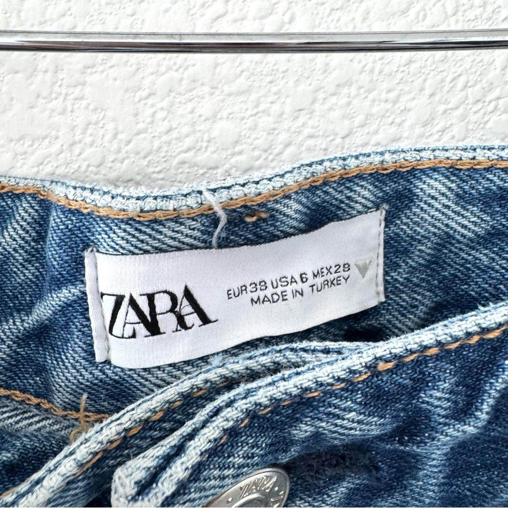 Zara Distressed 90’s High Rise Jeans - Picture 5 of 5